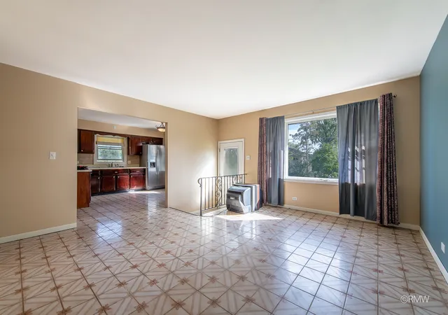Photo 4 of Single family home for sale at 4 North 270 9th Ave, Addison, IL 60101 | MLS# 12773199 | Listing updated on 2026-10-07
