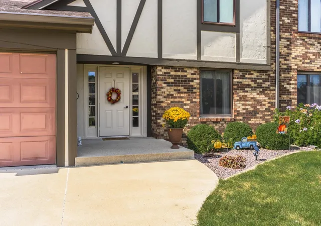 Photo 2 of Townhouse for sale at 11 Brandywine Ct #11, Bloomington, IL 61704 | MLS# 12773211 | Listing updated on 2026-10-07
