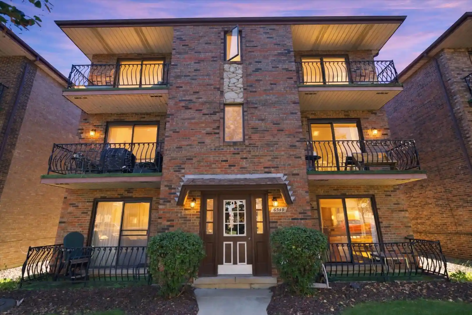 Listing Photo 2 - Condo for sale in 6545 W 64Th Pl located at 6545 W 64Th Pl, Chicago, IL 60638 - Unit #2W