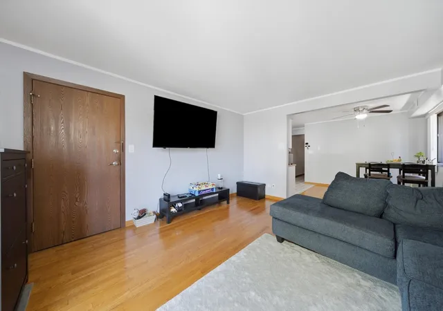 Listing Photo 4 - Condo for sale in building located at 6545 W 64Th Pl, Chicago, IL 60638 - Unit #2W