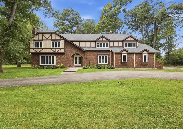 Single family home for sale at 4 Auburn Ln, Barrington Hills, IL 60010 | MLS# 12773233