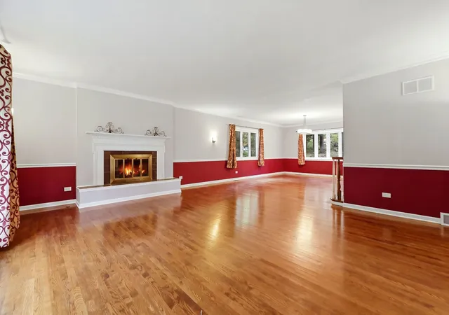 Photo 3 of Single family home for sale at 4 Auburn Ln, Barrington Hills, IL 60010 | MLS# 12773233 | Listing updated on 2026-10-08