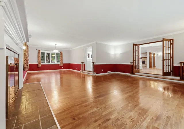 Photo 4 of Single family home for sale at 4 Auburn Ln, Barrington Hills, IL 60010 | MLS# 12773233 | Listing updated on 2026-10-08