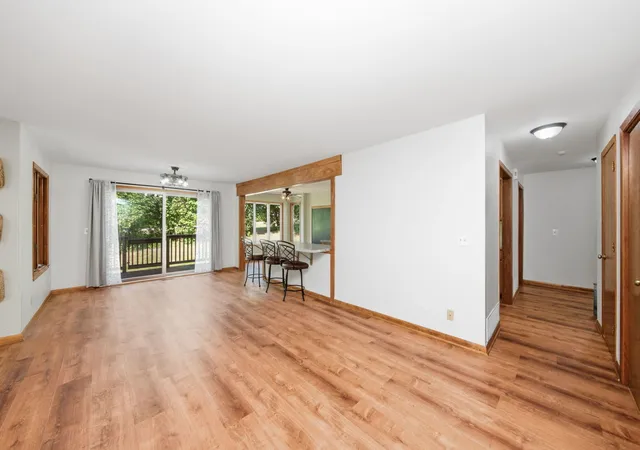 Listing Photo 5 - Condo for sale in building located at 1108 Lodgepole Ct, Darien, IL 60561 - Unit #1108