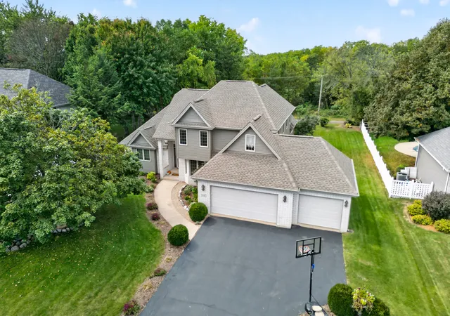 Photo 1 of Single family home for sale at 9176 Forest Ridge Dr, Roscoe, IL 61073 | MLS# 12773261 | Listing updated on 2026-10-07