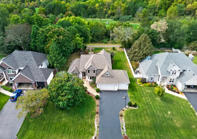 Photo 2 of Single family home for sale at 9176 Forest Ridge Dr, Roscoe, IL 61073 | MLS# 12773261 | Listing updated on 2026-10-07