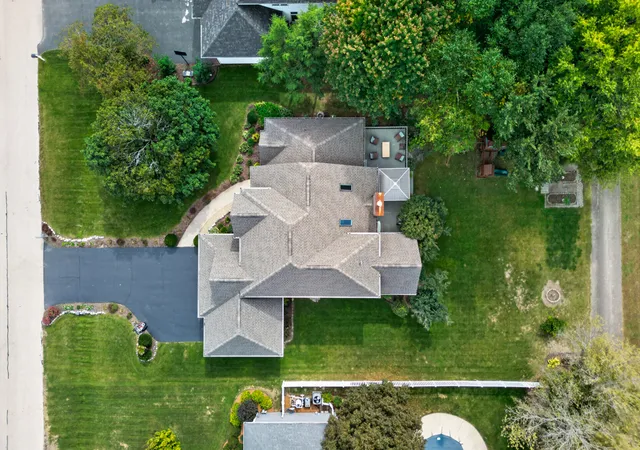 Photo 3 of Single family home for sale at 9176 Forest Ridge Dr, Roscoe, IL 61073 | MLS# 12773261 | Listing updated on 2026-10-07