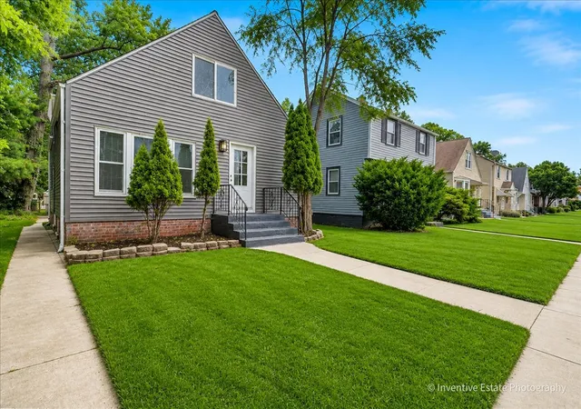 Photo 3 of Single family home for sale at 14813 Evers St, Dolton, IL 60419 | MLS# 12773263 | Listing updated on 2026-10-06