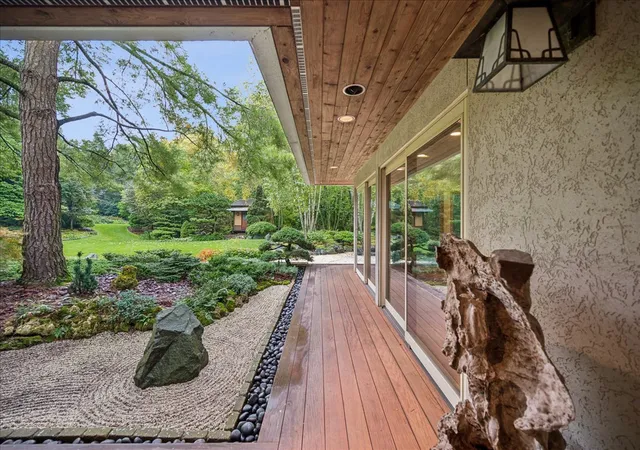 Photo 3 of Single family home for sale at 11 Rockgate Ln, Glencoe, IL 60022 | MLS# 12773273 | Listing updated on 2026-10-05