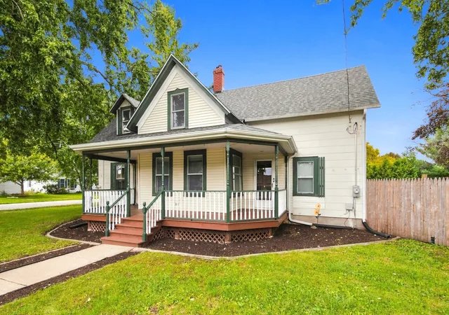 Photo 1 of Single family home for sale at 20 N Joles St, Sandwich, IL 60548 | MLS# 12773275 | Listing updated on 2026-10-03