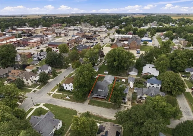 Photo 1 of Single family home for sale at 311 E Jefferson St, Clinton, IL 61727 | MLS# 12773281 | Listing updated on 2026-10-06
