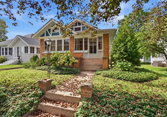 Photo 2 of Single family home for sale at 437 49th Street, Moline, IL 61265 | MLS# 12773282 | Listing updated on 2026-10-06