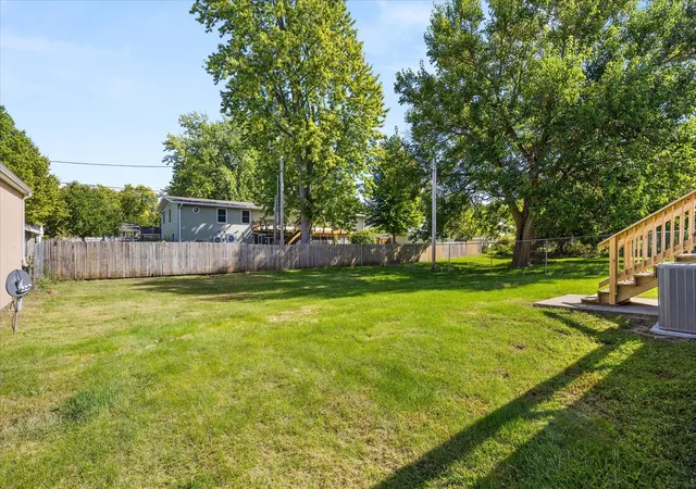 Listing Photo 4 - Condo for sale in building located at 702 4th Ave, Ottawa, IL 61350