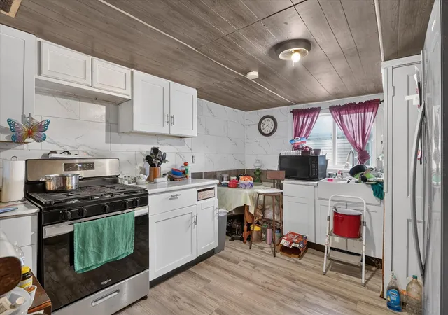 Photo 4 of Single family home for sale at 2831 Collins St, Rockford, IL 61109 | MLS# 12773319 | Listing updated on 2026-10-06