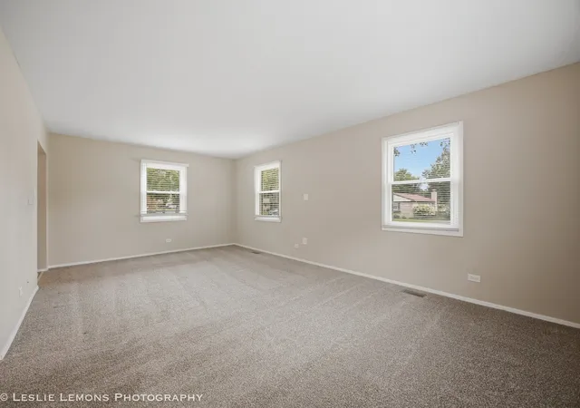 Photo 4 of Single family home for sale at 651 Woodhollow Ln, Buffalo Grove, IL 60089 | MLS# 12773324 | Listing updated on 2026-10-06