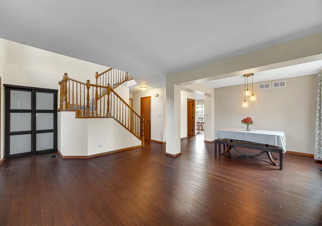 Photo 3 of Single family home for sale at 15 Berkshire Ct, South Elgin, IL 60177 | MLS# 12773334 | Listing updated on 2026-10-03