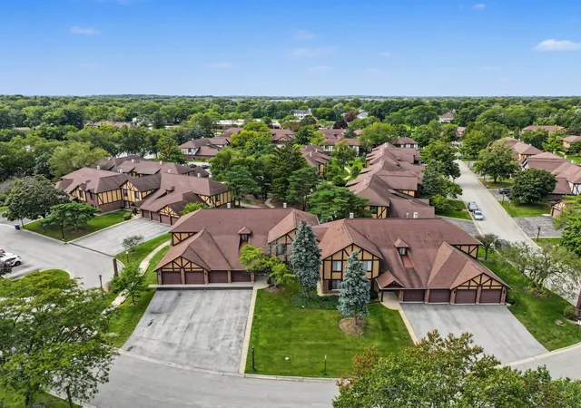 Photo 2 of Condo for sale at 1774 Gloucester Ct #C, Wheaton, IL 60189 | MLS# 12773342 | Listing updated on 2026-10-06