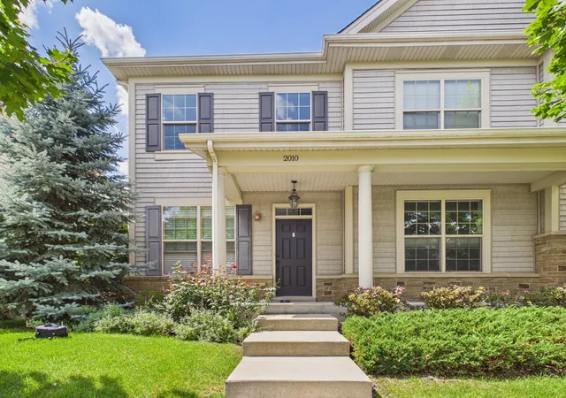 Photo 3 of Townhouse for sale at 2010 Shermer Rd, Glenview, IL 60026 | MLS# 12773362 | Listing updated on 2026-10-06