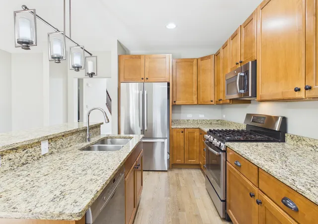 Photo 4 of Townhouse for sale at 2010 Shermer Rd, Glenview, IL 60026 | MLS# 12773362 | Listing updated on 2026-10-06