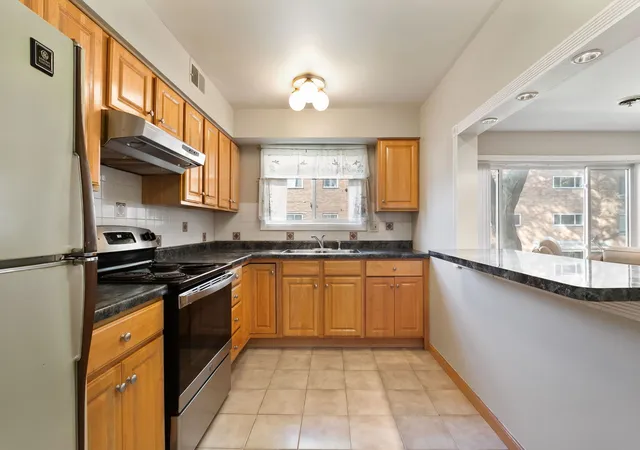 Photo 4 of Condo for sale at 6220 N Ridge Ave #S208, Chicago, IL 60660 | MLS# 12773365 | Listing updated on 2026-10-08