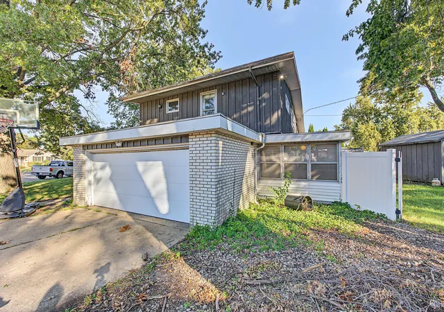 Photo 3 of Single family home for sale at 954 E Madison St, Morton, IL 61550 | MLS# 12773371 | Listing updated on 2026-10-06