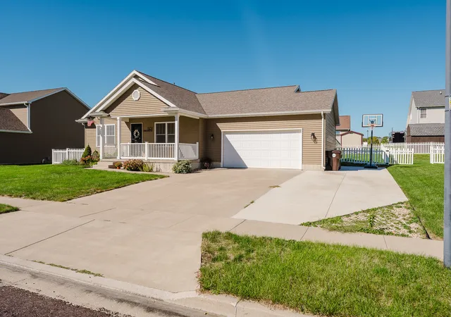 Photo 2 of Single family home for sale at 501 Newcastle Dr, Mackinaw, IL 61755 | MLS# 12773382 | Listing updated on 2026-10-08