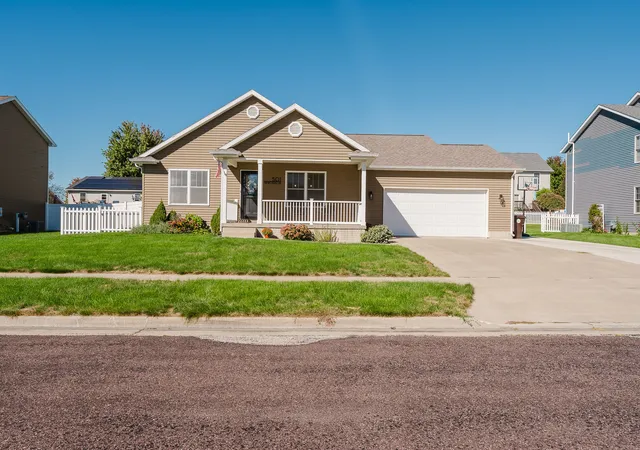 Photo 3 of Single family home for sale at 501 Newcastle Dr, Mackinaw, IL 61755 | MLS# 12773382 | Listing updated on 2026-10-08
