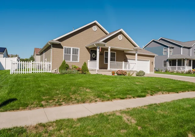 Photo 3 of Single family home for sale at 501 Newcastle Dr, Mackinaw, IL 61755 | MLS# 12773382 | Listing updated on 2026-10-08