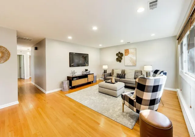Photo 3 of Single family home for sale at 3136 Bellwood Ln, Glenview, IL 60026 | MLS# 12773384 | Listing updated on 2026-10-08