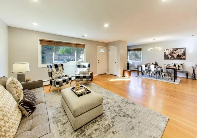 Photo 4 of Single family home for sale at 3136 Bellwood Ln, Glenview, IL 60026 | MLS# 12773384 | Listing updated on 2026-10-08