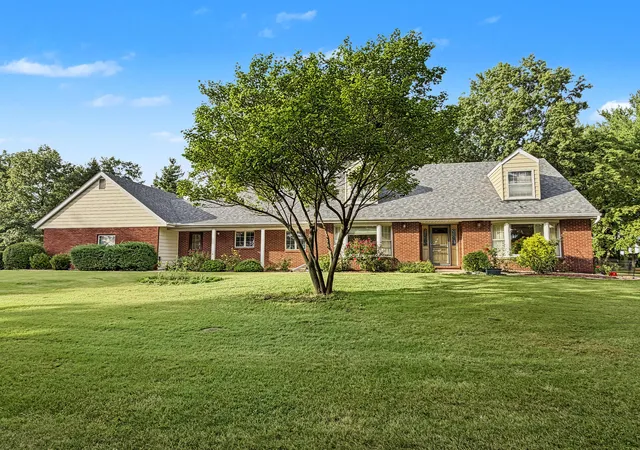 Photo 1 of Single family home for sale at 2016 E 2100 North Rd, Watseka, IL 60970 | MLS# 12773395 | Listing updated on 2026-10-08