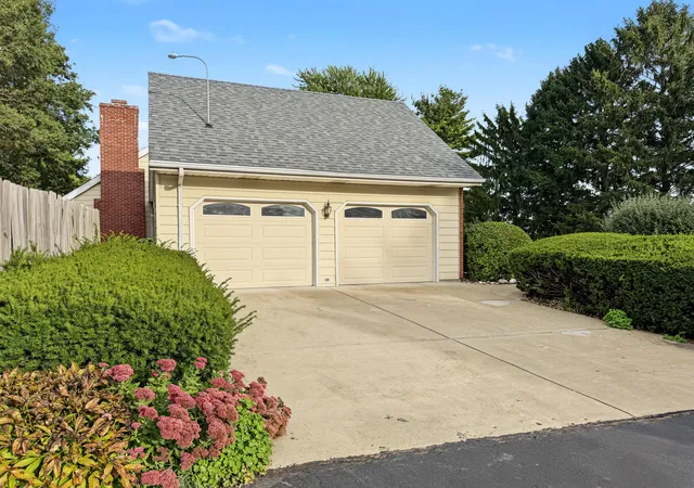 Photo 3 of Single family home for sale at 2016 E 2100 North Rd, Watseka, IL 60970 | MLS# 12773395 | Listing updated on 2026-10-08
