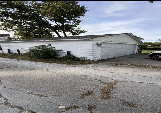 Photo 3 of Land for sale at 607 E Jefferson St, Bloomington, IL 61701 | MLS# 12773406 | Listing updated on 2026-10-06