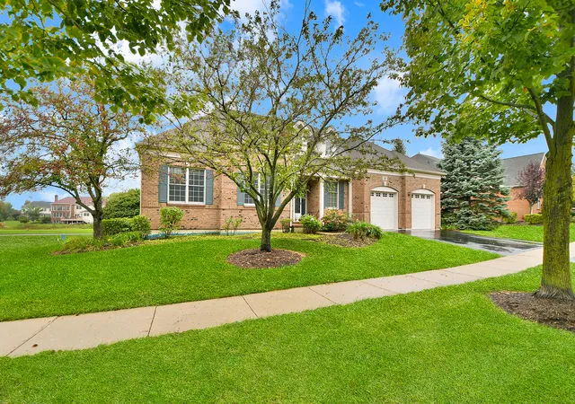 Photo 2 of Single family home for sale at 19 Eagle Ridge Dr, Hawthorn Woods, IL 60047 | MLS# 12773415 | Listing updated on 2026-10-03