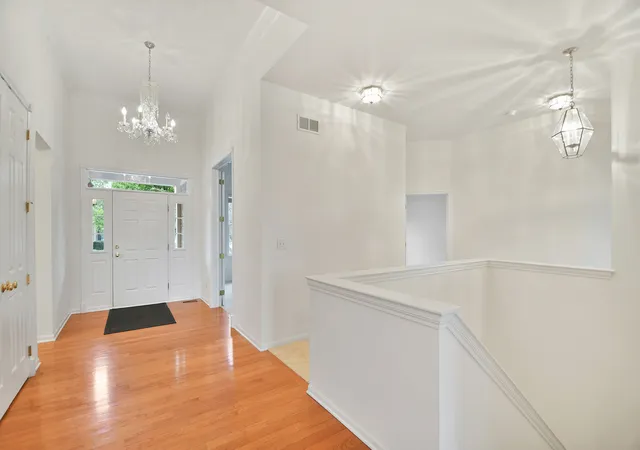 Photo 3 of Single family home for sale at 19 Eagle Ridge Dr, Hawthorn Woods, IL 60047 | MLS# 12773415 | Listing updated on 2026-10-03