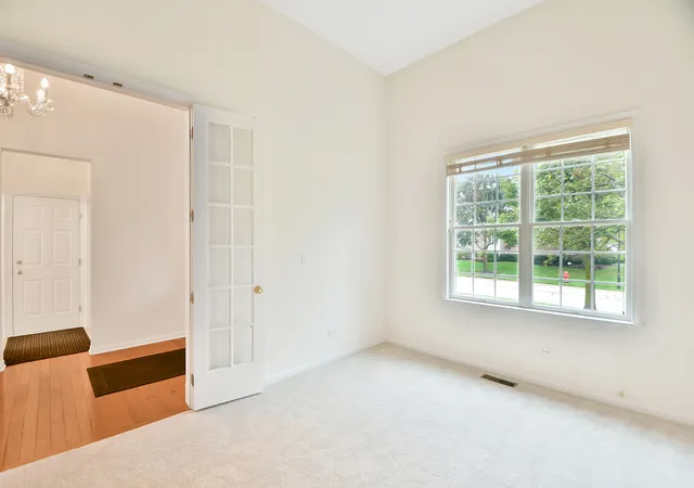 Photo 4 of Single family home for sale at 19 Eagle Ridge Dr, Hawthorn Woods, IL 60047 | MLS# 12773415 | Listing updated on 2026-10-03