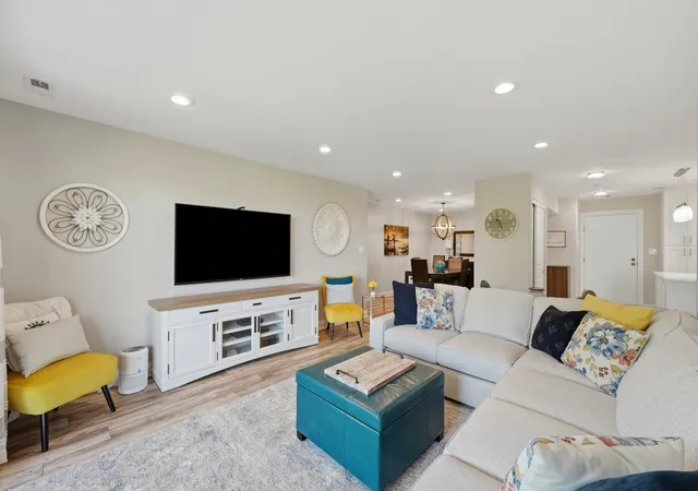 Photo 4 of Condo for sale at 1200 W Northwest Hwy #307, Mount Prospect, IL 60056 | MLS# 12773417 | Listing updated on 2026-10-05