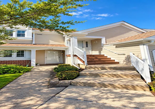 Photo 2 of Townhouse for sale at 1006 Brentwood Cir, Buffalo Grove, IL 60089 | MLS# 12773431 | Listing updated on 2026-10-09