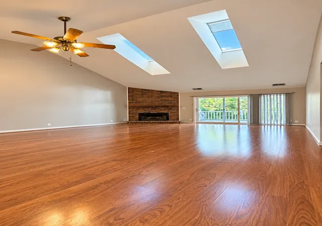 Photo 3 of Townhouse for sale at 1006 Brentwood Cir, Buffalo Grove, IL 60089 | MLS# 12773431 | Listing updated on 2026-10-09