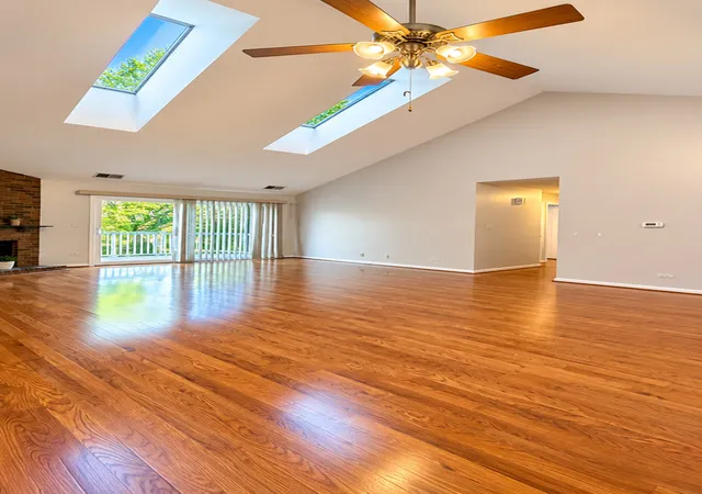 Photo 4 of Townhouse for sale at 1006 Brentwood Cir, Buffalo Grove, IL 60089 | MLS# 12773431 | Listing updated on 2026-10-09