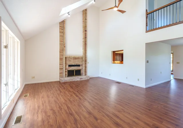 Photo 2 of Single family home for sale at 17046 N Tolle Ln, Mt Vernon, IL 62864 | MLS# 12773440 | Listing updated on 2026-10-07