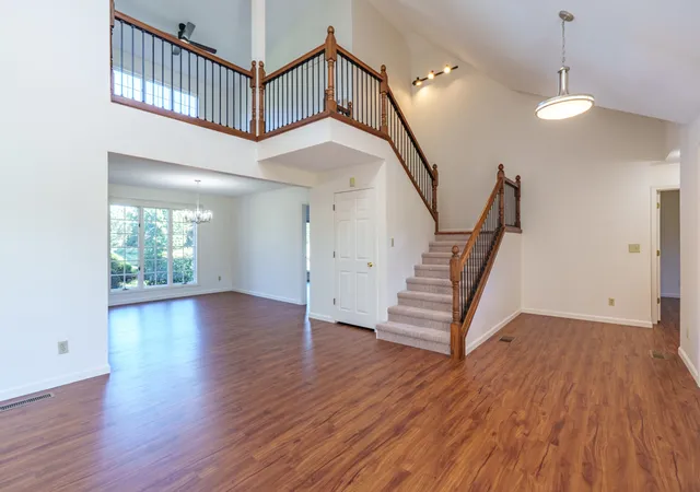 Photo 3 of Single family home for sale at 17046 N Tolle Ln, Mt Vernon, IL 62864 | MLS# 12773440 | Listing updated on 2026-10-07