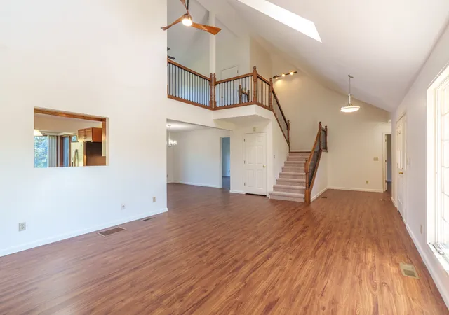 Photo 3 of Single family home for sale at 17046 N Tolle Ln, Mt Vernon, IL 62864 | MLS# 12773440 | Listing updated on 2026-10-07