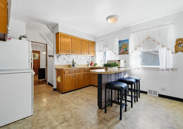 Photo 4 of Single family home for sale at 2916 South 9th Ave, Broadview, IL 60155 | MLS# 12773452 | Listing updated on 2026-10-07