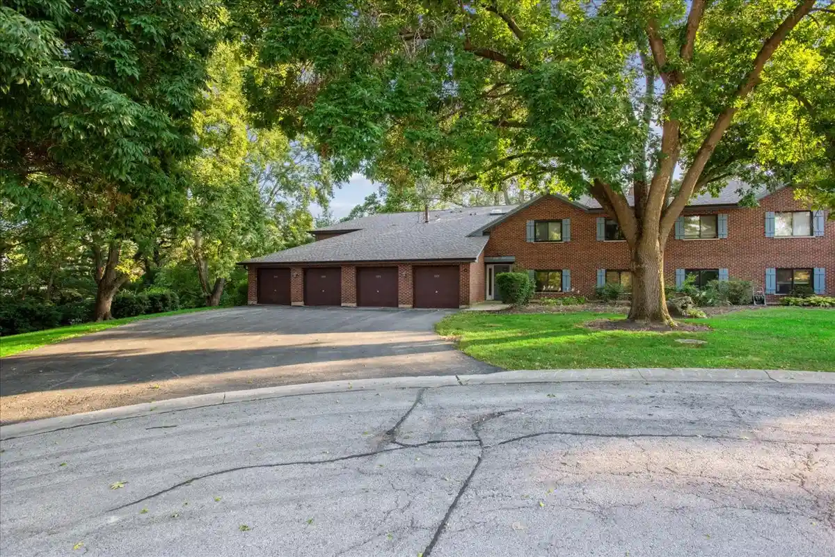 Listing Photo 18 - Condo for sale in 5373 Newport Dr located at 5373 Newport Dr, Lisle, IL 60532 - Unit #2-4B