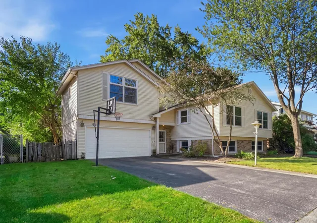 Single family home for sale at 23 W Suffield Dr, Arlington Heights, IL 60004 | MLS# 12773463