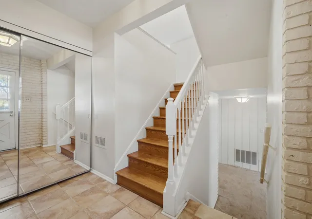 Photo 3 of Single family home for sale at 23 W Suffield Dr, Arlington Heights, IL 60004 | MLS# 12773463 | Listing updated on 2026-10-08