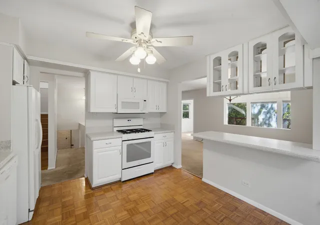 Photo 4 of Single family home for sale at 23 W Suffield Dr, Arlington Heights, IL 60004 | MLS# 12773463 | Listing updated on 2026-10-08