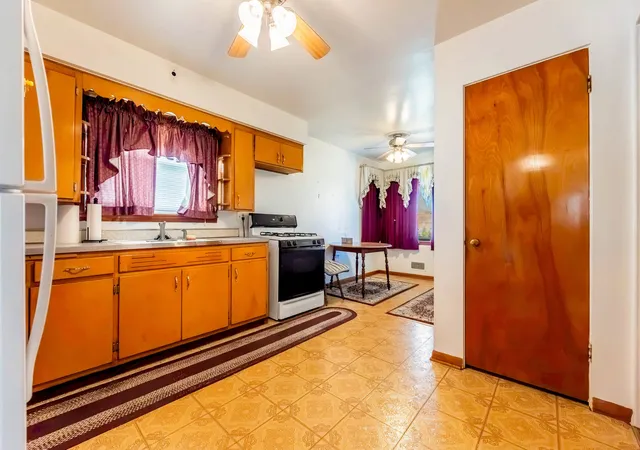 Photo 3 of Single family home for sale at 7304 W 59th Street, Summit Argo, IL 60501 | MLS# 12773479 | Listing updated on 2026-10-06