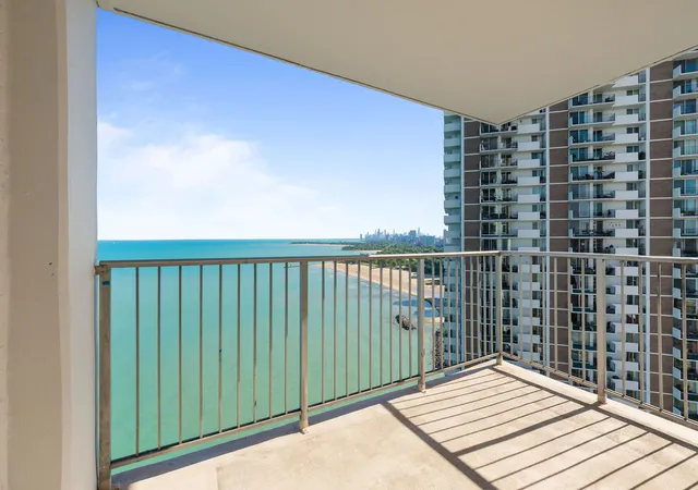 Photo 4 of Condo for sale at 940 W Glenlake Ave #27B, Chicago, IL 60660 | MLS# 12773484 | Listing updated on 2026-10-09